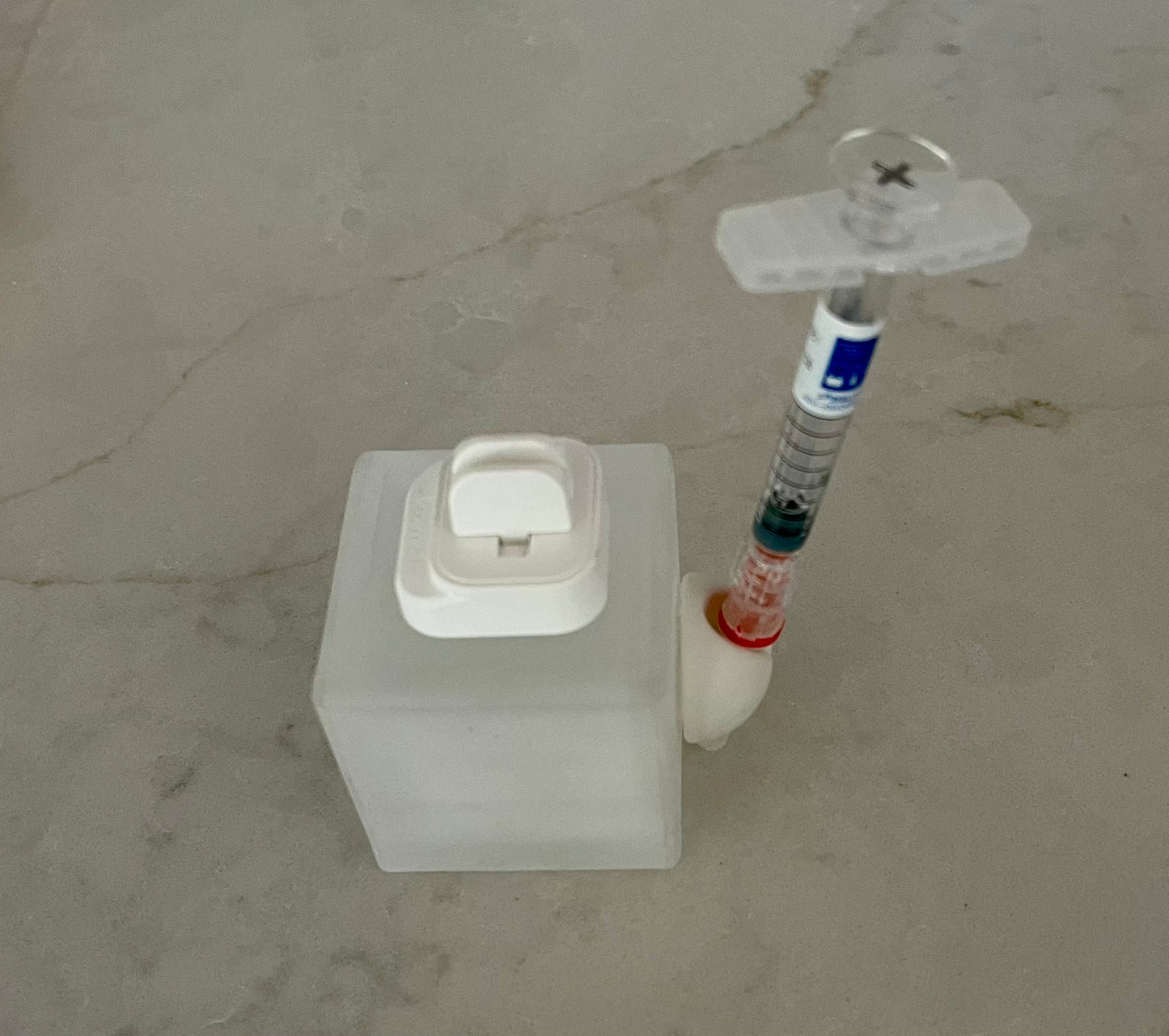 BRIVO Single-Syringe Holder