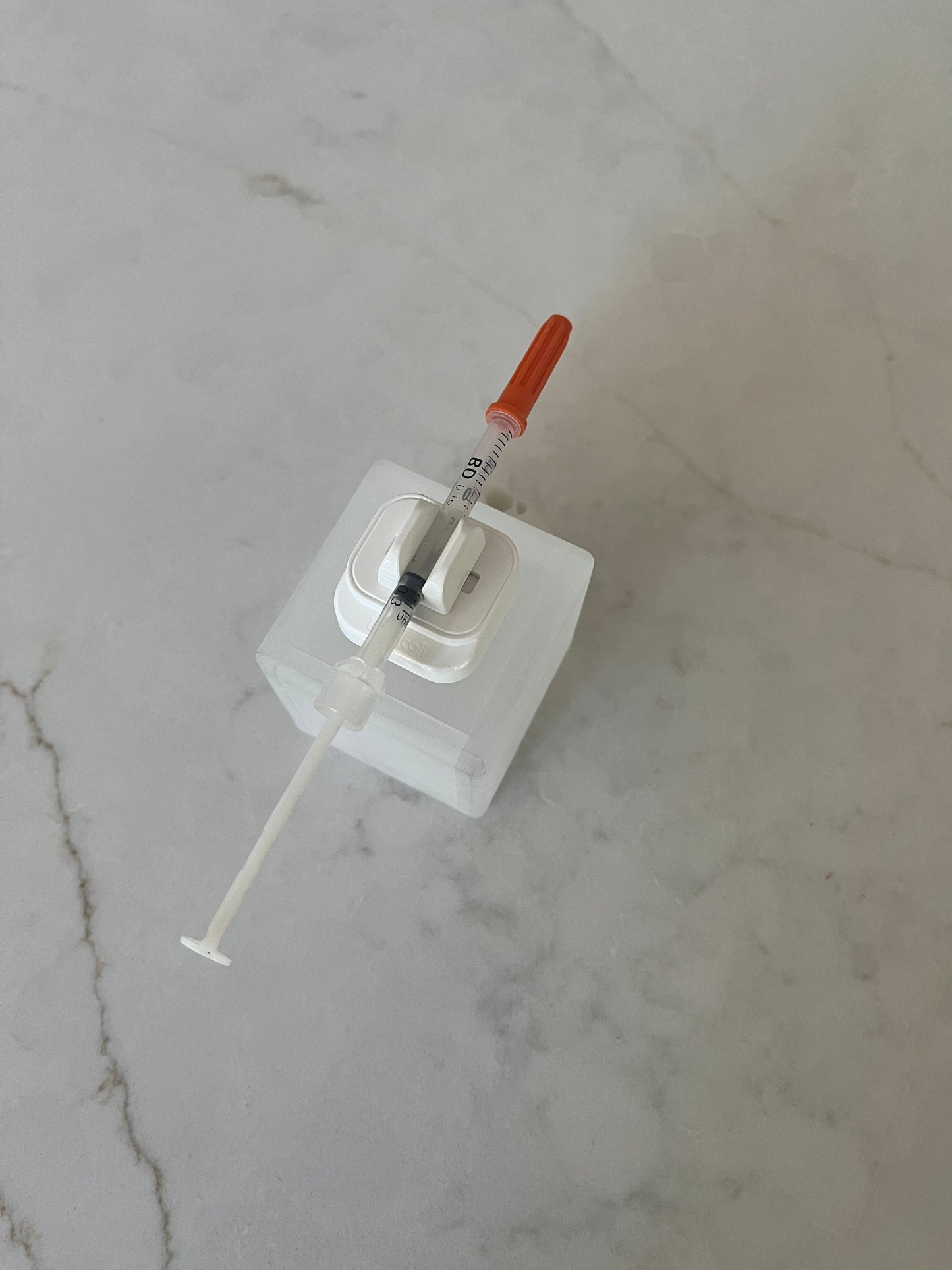 BRIVO Single-Syringe Holder