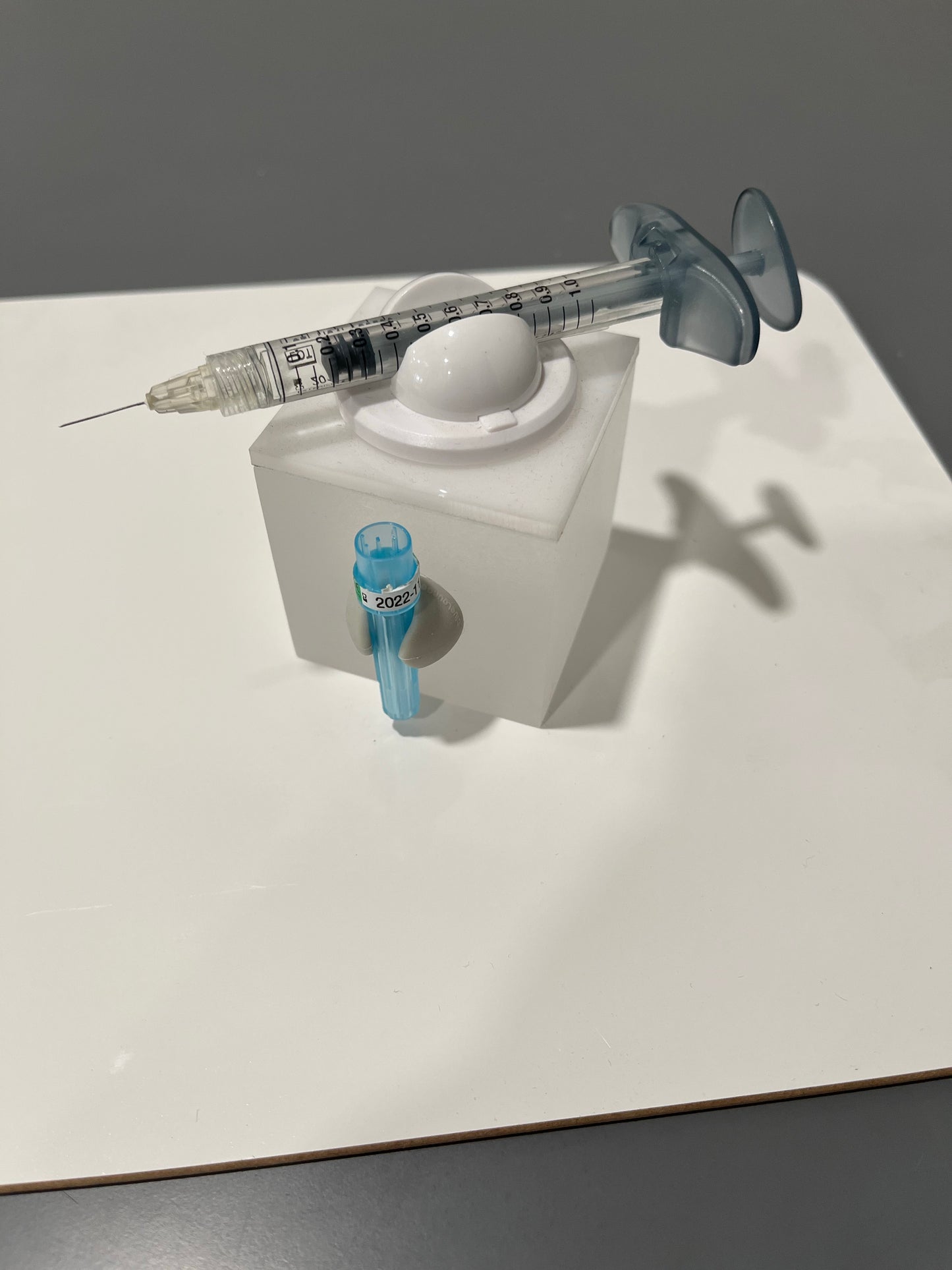 BRIVO Single-Syringe Holder